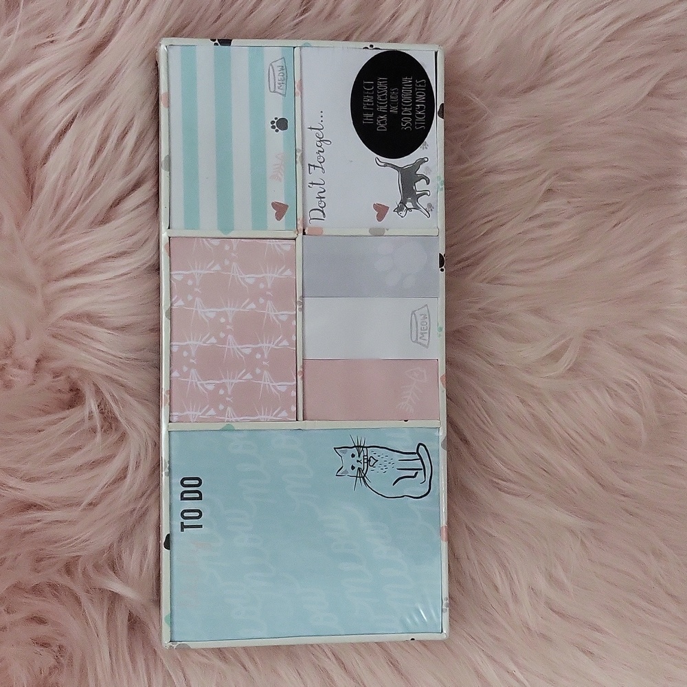 Brand New CHASING LOLA PERFECT DESK ACCESSORY STICKY NOTES